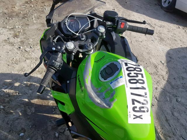 JKAEXKG11JDA14122 - 2018 KAWASAKI EX400 GREEN photo 9