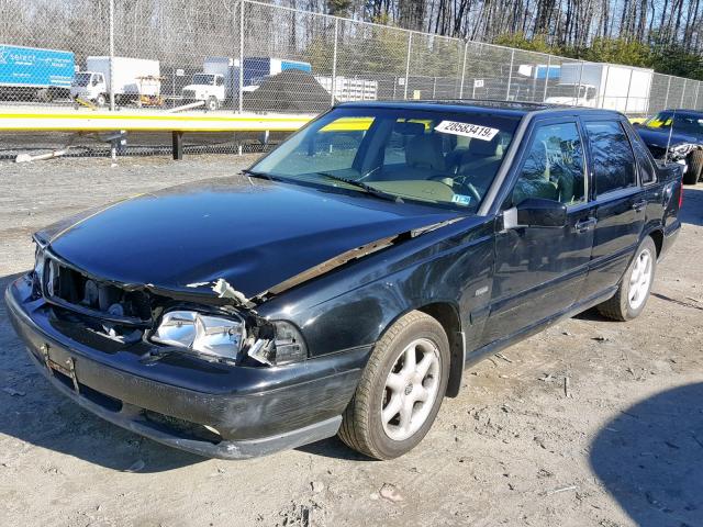 YV1LS5577W1535110 - 1998 VOLVO S70 BLACK photo 2