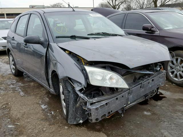 3FAFP37N85R125589 - 2005 FORD FOCUS ZX5 GRAY photo 1