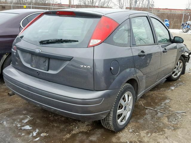 3FAFP37N85R125589 - 2005 FORD FOCUS ZX5 GRAY photo 4