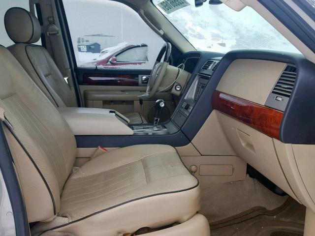5LMFU27546LJ08777 - 2006 LINCOLN NAVIGATOR WHITE photo 5
