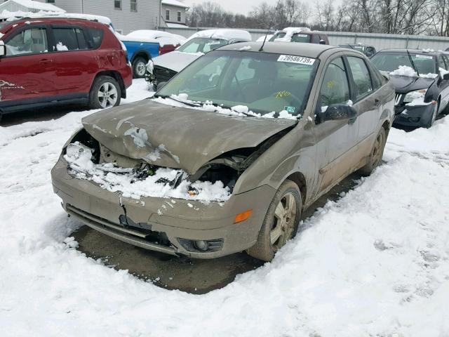 1FAFP34N75W189754 - 2005 FORD FOCUS ZX4 TAN photo 2