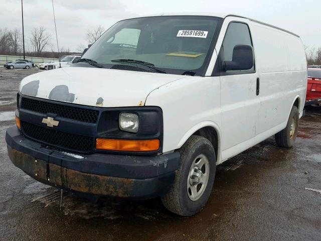 1GCFG15X561257272 - 2006 CHEVROLET EXPRESS G1 WHITE photo 2