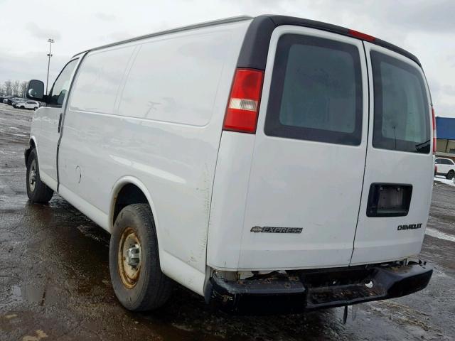 1GCFG15X561257272 - 2006 CHEVROLET EXPRESS G1 WHITE photo 3