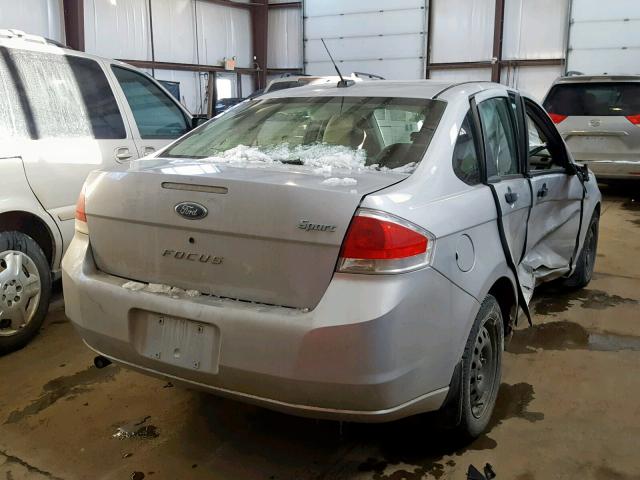 1FAHP34N18W167875 - 2008 FORD FOCUS S/SE SILVER photo 4