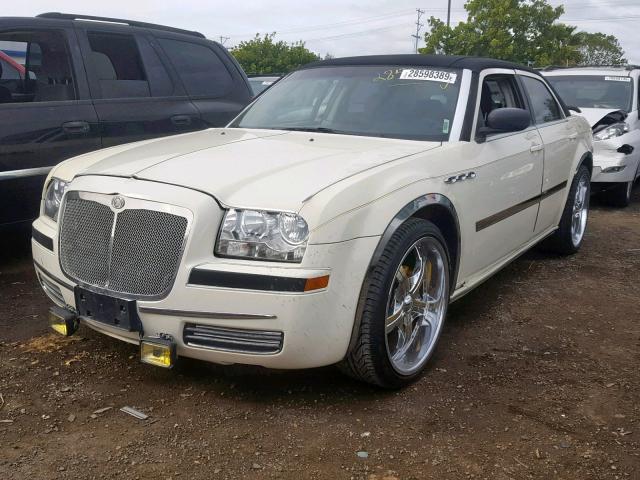 2C3KA43R06H216320 - 2006 CHRYSLER 300 WHITE photo 2