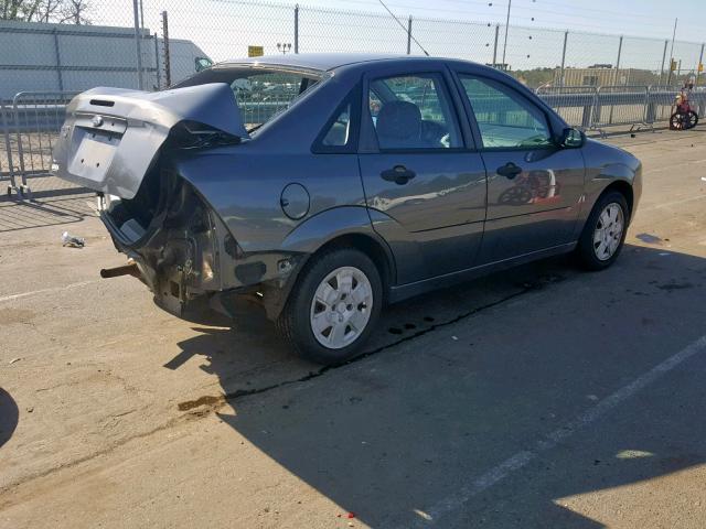 1FAHP34N97W362637 - 2007 FORD FOCUS ZX4 GRAY photo 4