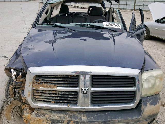 1D7HE28K95S258802 - 2005 DODGE DAKOTA QUA BLUE photo 7