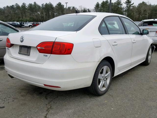 3VWLL7AJ0BM057932 - 2011 VOLKSWAGEN JETTA TDI WHITE photo 4