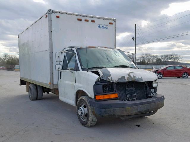 1GBJG31U941247959 - 2004 CHEVROLET BOX TRUCK WHITE photo 1