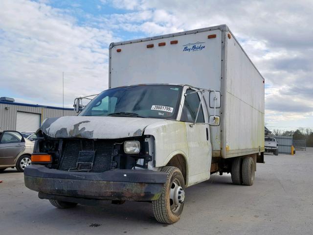 1GBJG31U941247959 - 2004 CHEVROLET BOX TRUCK WHITE photo 2