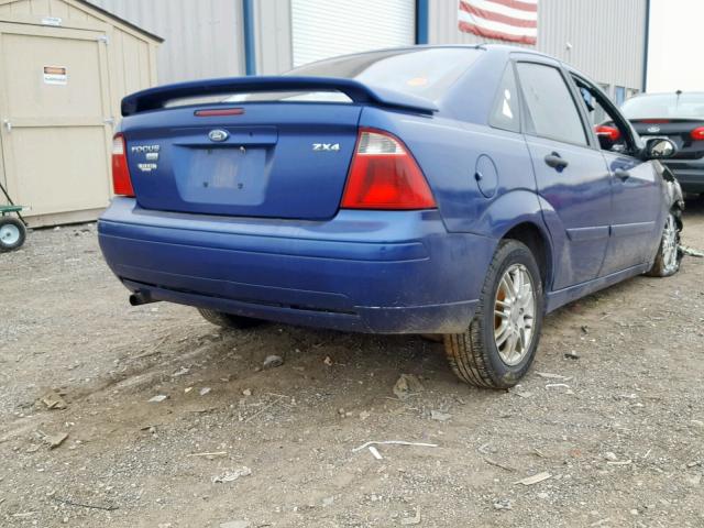 1FAHP34N16W243396 - 2006 FORD FOCUS ZX4 BLUE photo 4