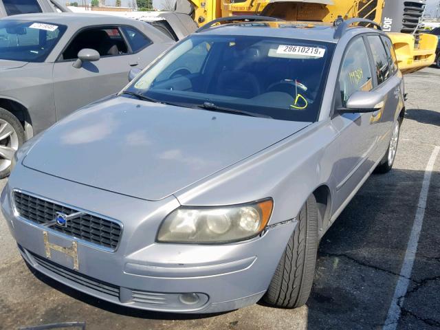 YV1MW390452105330 - 2005 VOLVO V50 2.4I SILVER photo 2