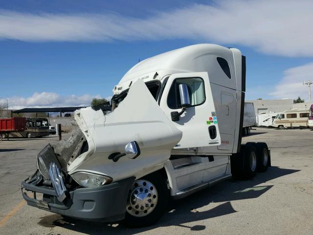 1FUJGLDR5CSBC7370 - 2012 FREIGHTLINER CASCADIA 1 WHITE photo 2