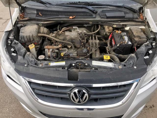 2V8HW44159R595530 - 2009 VOLKSWAGEN ROUTAN S SILVER photo 10