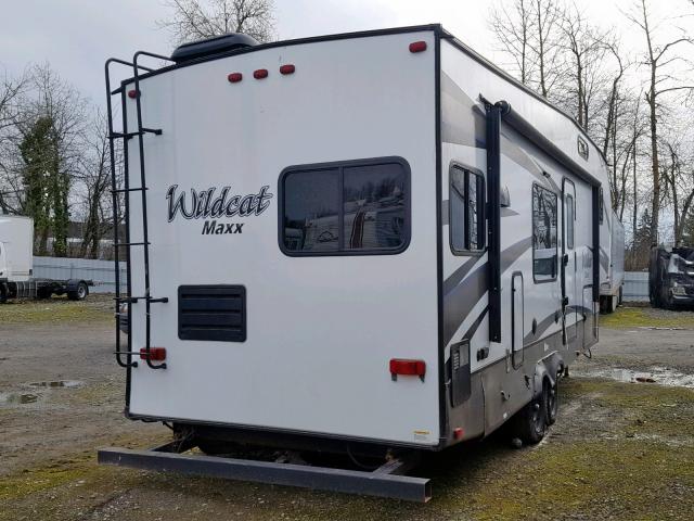 4X4FWCE29JT017832 - 2018 WILD TRAILER WHITE photo 4