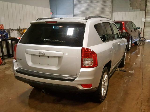 1J4NF1FB8BD135512 - 2011 JEEP COMPASS SP 银色 照片 4