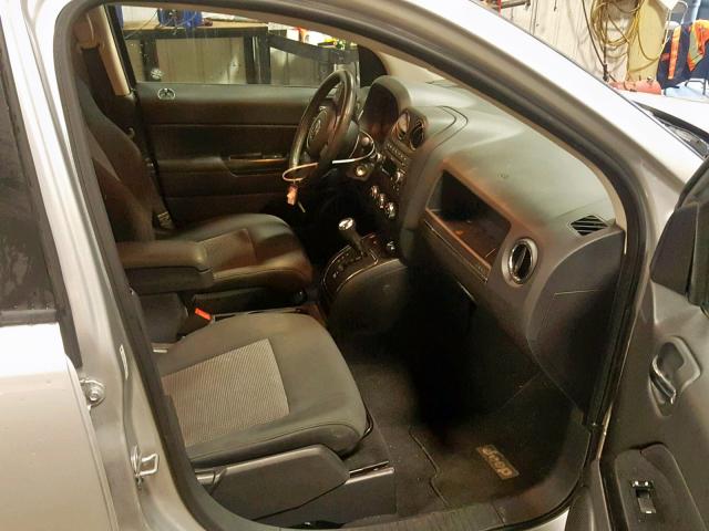 1J4NF1FB8BD135512 - 2011 JEEP COMPASS SP 银色 照片 5