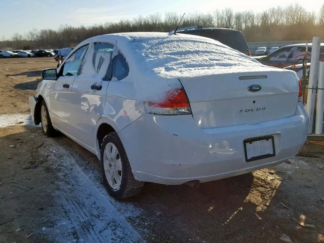 1FAHP34N18W138084 - 2008 FORD FOCUS S/SE WHITE photo 3