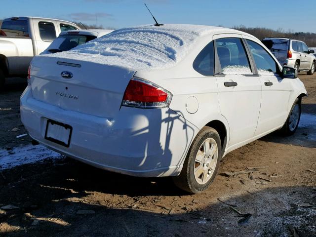 1FAHP34N18W138084 - 2008 FORD FOCUS S/SE WHITE photo 4