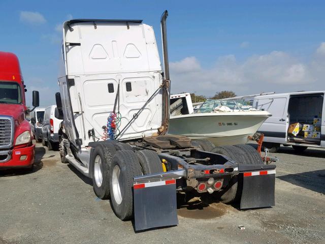 1FUJGLDR8CLBF5321 - 2012 FREIGHTLINER CASCADIA 1 WHITE photo 3