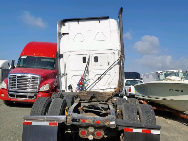 1FUJGLDR8CLBF5321 - 2012 FREIGHTLINER CASCADIA 1 WHITE photo 6