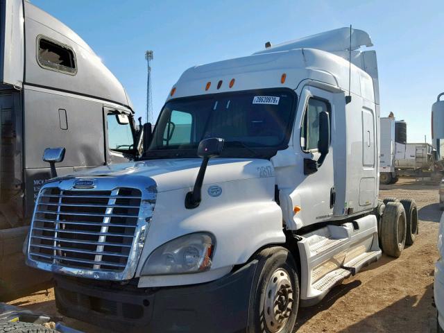 1FUJGLDR0ASAR7194 - 2010 FREIGHTLINER CASCADIA 1 WHITE photo 2