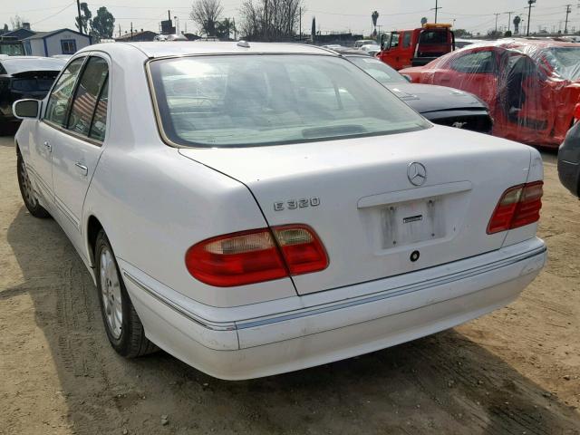 WDBJF65J81B357180 - 2001 MERCEDES-BENZ E 320 WHITE photo 3