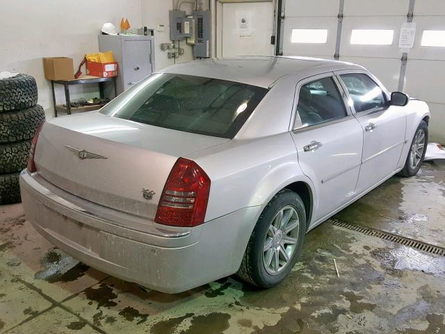 2C3AA63H25H103398 - 2005 CHRYSLER 300C SILVER photo 4