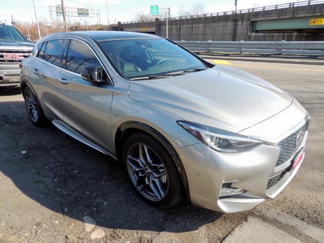 SJKCH5CP8JA042243 - 2018 INFINITI QX30 BASE SILVER photo 1