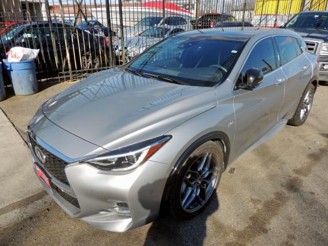 SJKCH5CP8JA042243 - 2018 INFINITI QX30 BASE SILVER photo 3