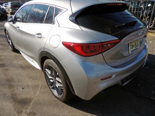 SJKCH5CP8JA042243 - 2018 INFINITI QX30 BASE SILVER photo 6