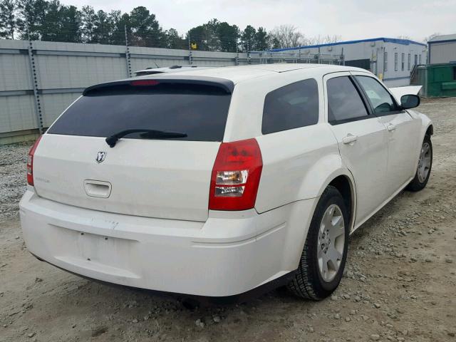 2D4FV47T07H763910 - 2007 DODGE MAGNUM SE WHITE photo 4