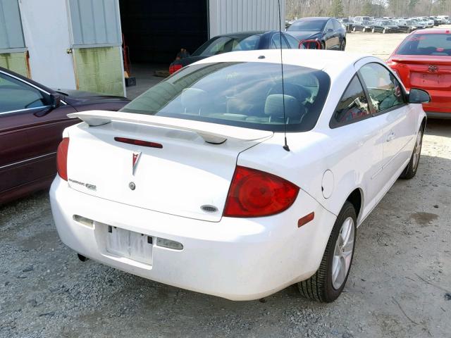 1G2AL15F177224267 - 2007 PONTIAC G5 WHITE photo 4