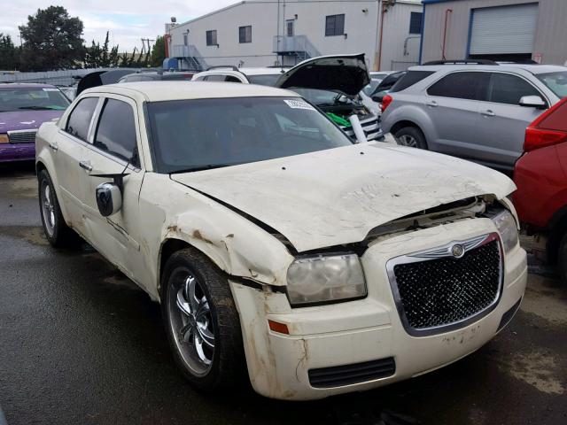 2C3JA43R55H622944 - 2005 CHRYSLER 300 WHITE photo 1