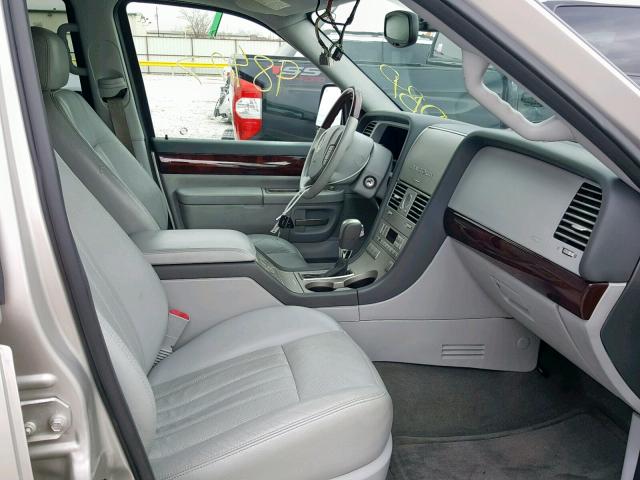 5LMEU68H14ZJ47333 - 2004 LINCOLN AVIATOR 银色 照片 5