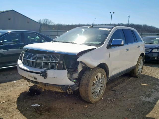 2LMDJ8JC7ABJ02241 - 2010 LINCOLN MKX WHITE photo 2