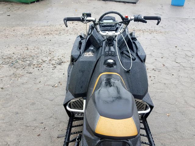 SN1EGK8R0KC336763 - 2019 POLARIS SNOWMOBILE BLACK photo 5