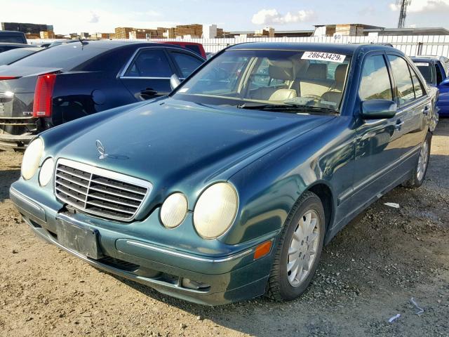 WDBJF65J61B342452 - 2001 MERCEDES-BENZ E 320 GREEN photo 2