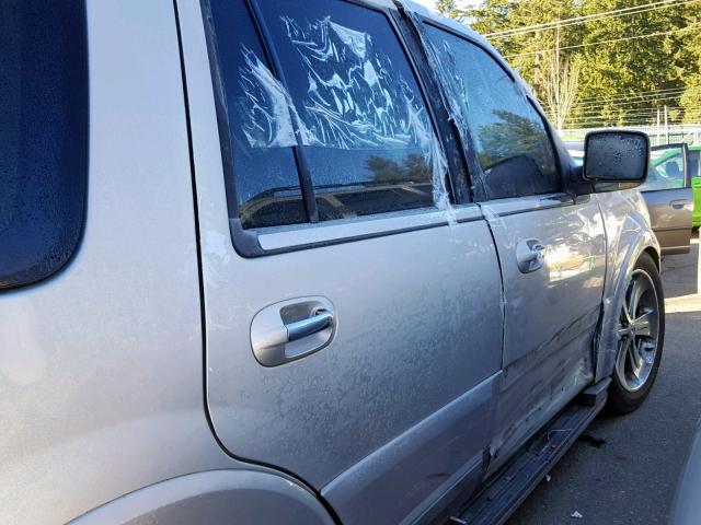 5LMFU28R34LJ15573 - 2004 LINCOLN NAVIGATOR TAN photo 9