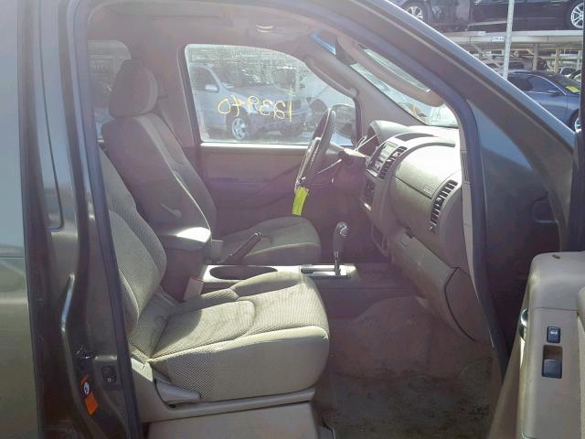 1N6AD07U25C405538 - 2005 NISSAN FRONTIER C GREEN photo 5