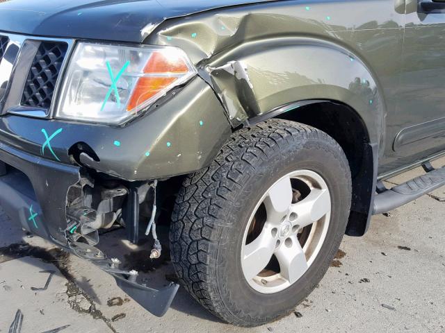 1N6AD07U25C405538 - 2005 NISSAN FRONTIER C GREEN photo 9