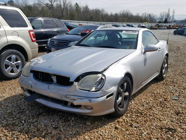 WDBKK65F52F241750 - 2002 MERCEDES-BENZ SLK 320 SILVER photo 2