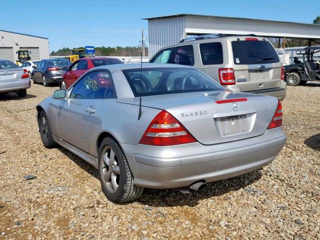 WDBKK65F52F241750 - 2002 MERCEDES-BENZ SLK 320 SILVER photo 3