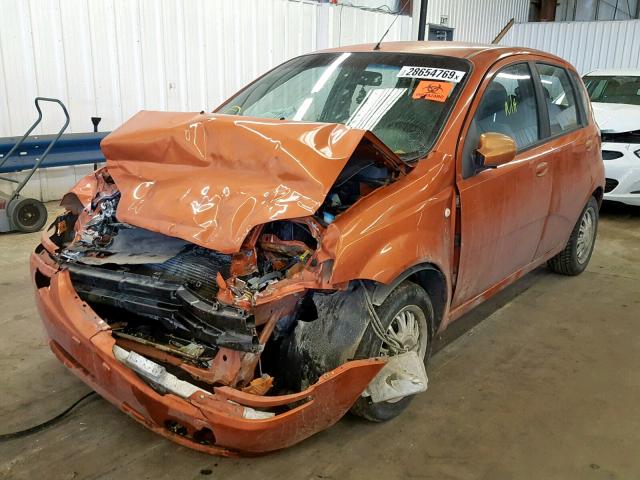 KL1TD62695B415598 - 2005 CHEVROLET AVEO BASE ნარინჯისფერი ფოტო 2