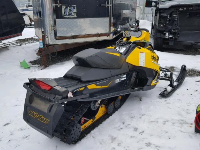 2BPSUEDB7DV000120 - 2013 SKI DOO MXZ TNT YELLOW photo 4