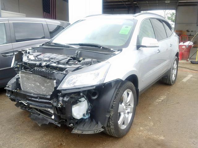 1GNKRJKD6HJ125134 - 2017 CHEVROLET TRAVERSE P SILVER photo 2