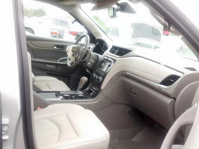 1GNKRJKD6HJ125134 - 2017 CHEVROLET TRAVERSE P SILVER photo 5