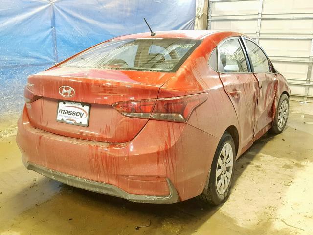 3KPC24A35JE028246 - 2018 HYUNDAI ACCENT SE RED photo 4