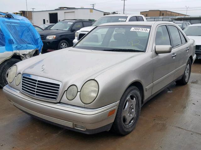 WDBJF72F5VA525455 - 1997 MERCEDES-BENZ E 420 TAN photo 2